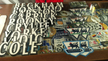 Conjunto de nombres original para todos los jerseys de todos los jugadores de toda la temporada en diseño auténtico