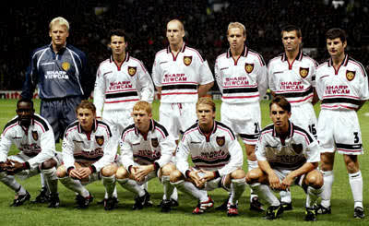 Umbro Manchester United Trikot 1997/98/99 Sharp Viewcam Weiß Herren XL (öz)