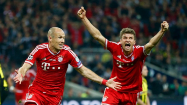 Adidas FC Bayern Munich jersey 25 Thomas Müller 2013/14 Triple home men's M
