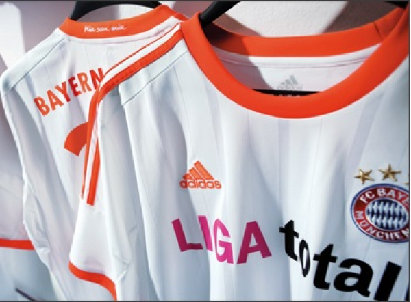 Adidas FC Bayern München Trikot 27 David Alaba 2012/13 away Weiß Herren M
