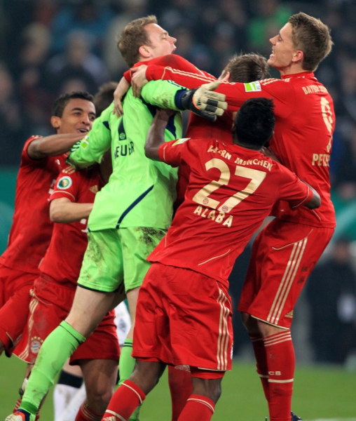 Adidas FC Bayern München Trikot 27 David Alaba 2012/13 Heim Rot Herren S