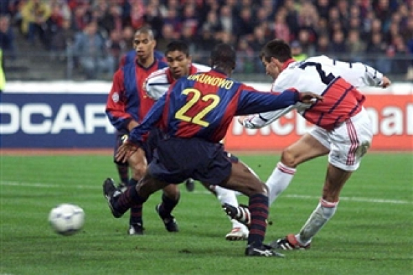 Adidas FC Bayern München Trikot 9 Giovane Elber 1999/2000 Opel Herren S-M = Kinder 176 cm oder S