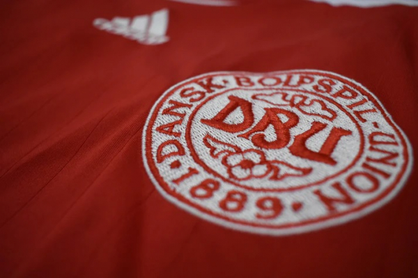 Adidas Dänemark Trikot DBU WM 2006 und quali Euro 2008 heim rot Herren M