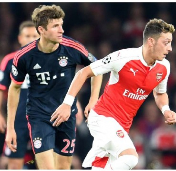Adidas FC Bayern München Trikot 25 Thomas Müller 2015/16 auswärts dunkelblau/pink Herren M oder L