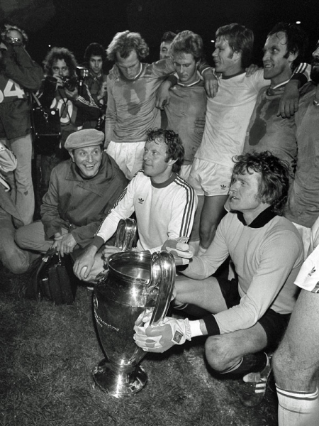 Adidas FC Bayern Munich jersey Champion cup final 1976 vs AS Saint Étienne 9 Bomber Gerd Müller white men's XL