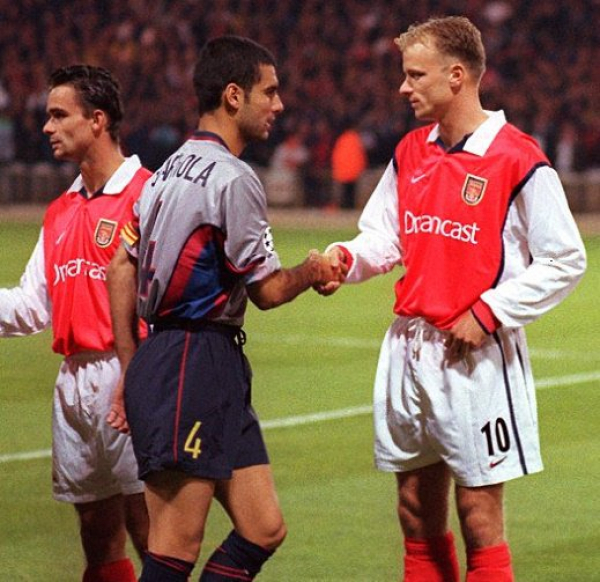 Nike FC Arsenal camiseta 10 Dennis Bergkamp 1999/00 Sega Dreamcast senor M o L