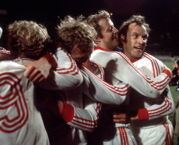 Adidas FC Bayern Munich jersey Champion cup final 1976 vs AS Saint Étienne 9 Bomber Gerd Müller white men's XL
