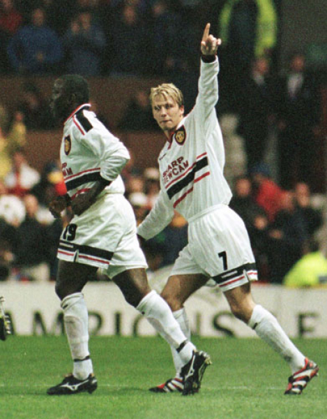 Umbro Manchester United Trikot 1997/98/99 Sharp Viewcam Weiß Herren XL (öz)