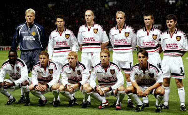 Umbro Manchester United Trikot 1997/98/99 Sharp Viewcam Weiß Herren XL (öz)